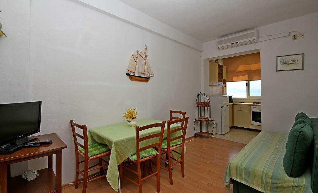 Apartments Adrion Drasnice Oda fotoğraf